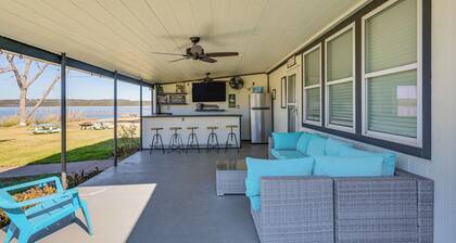 Dock & Patio: Possum Kingdom Lake House