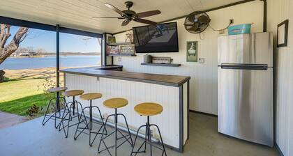 Dock & Patio: Possum Kingdom Lake House