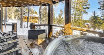 5 Mi to Terry Peak: Spacious Lead Cabin w/ Hot Tub