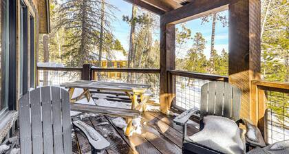 5 Mi to Terry Peak: Spacious Lead Cabin w/ Hot Tub