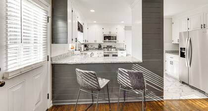 Family Friendly: Chic Retreat in Rocky Mount!