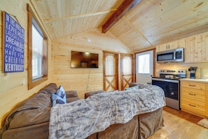 House (2 Bedrooms) | Interior