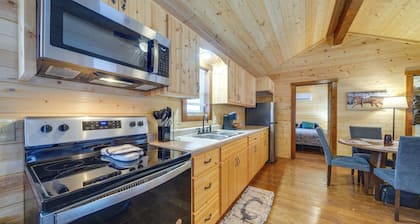 Pond-view Cabin Near Louisville on Racehorse Farm!