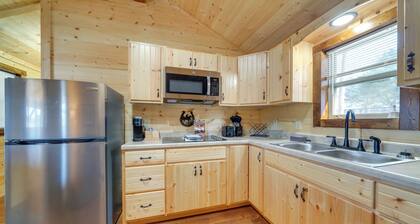 Porch & Pond Views: La Grange Cabin Retreat!