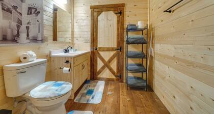 Porch & Pond Views: La Grange Cabin Retreat!