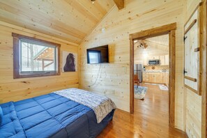 House (1 Bedroom) | Interior - Horse Farm Retreat w/ Pond View Near Louisville (La Grange)