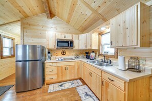 House (1 Bedroom) | Interior - Horse Farm Retreat w/ Pond View Near Louisville (La Grange)