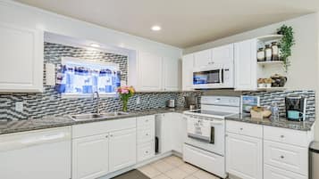 Cottage (3 Bedrooms) | Interior