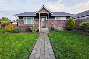 Cottage (3 Bedrooms) | Interior - Centralia Retreat: 2 Mi to NW Sports Hub & Outlets (Centralia)