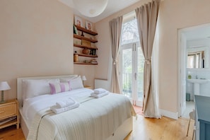 1 habitación, tabla de planchar con plancha, internet y ropa de cama 