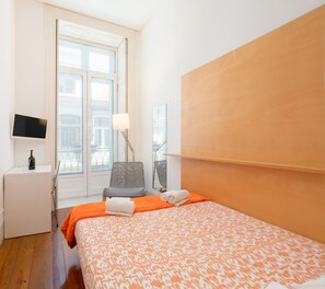 1 sovrum, skrivbord, strykjärn/strykbräda och gratis wi-fi