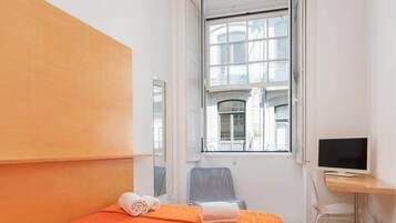 1 dormitorio, tabla de planchar con plancha, wifi gratis y ropa de cama
