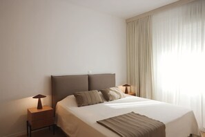 2 عدّة غرف نوم ومكواة/لوح كي وواي فاي مجانًا وملاءات أسرّة