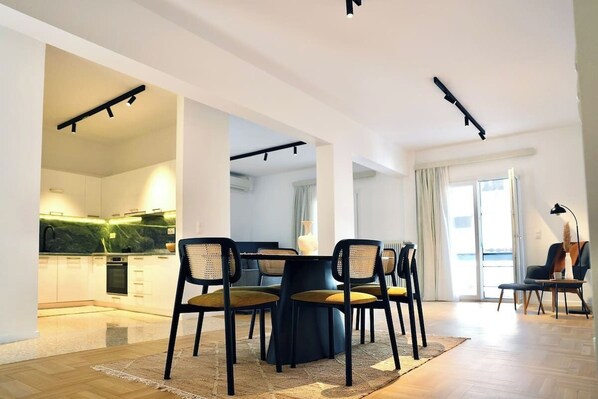 تناول الطعام