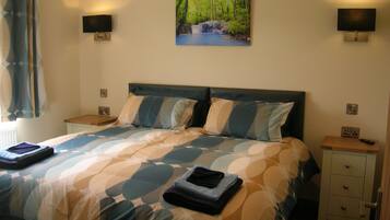 3 bedrooms, desk, iron/ironing board, travel cot