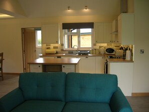 Interior - River Lodge 5 star Lodge sleeps 6 in 3 king bedrooms with Hot Tub under cover. (Llandrindod Wells)