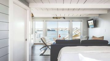 3 makuuhuonetta, työpöytä, Wi-Fi, vuodevaatteet