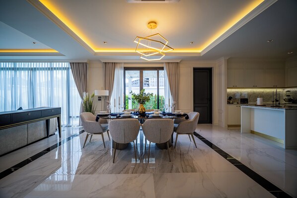 Deluxe Villa | In-room dining