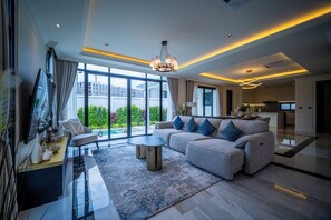 Deluxe Villa | Living area