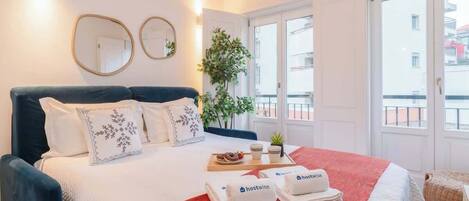 1 slaapkamer, een strijkplank/strijkijzer, wifi, beddengoed