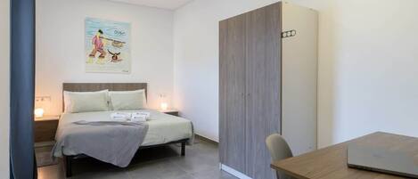 1 slaapkamer, een bureau, een strijkplank/strijkijzer, gratis wifi