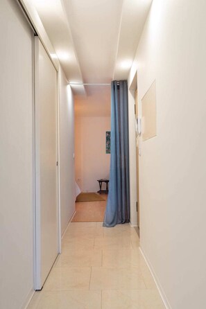 Interior - Artistic Escape with Modern Comfort by HostWise (Vila Nova de Gaia)