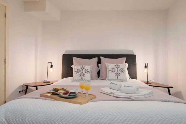 1 bedroom, iron/ironing board, travel cot, free WiFi - Artistic Escape with Modern Comfort by HostWise (Vila Nova de Gaia)