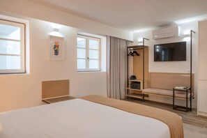 Fer et planche à repasser, lit parapluie, Wi-Fi, draps fournis