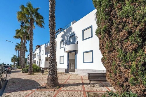 Bright & Comfortable Flat by HostWise