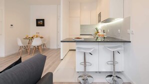 Unclassified image, 4 of 46, button - Trendy Spacious Flat by HostWise (Matosinhos)
