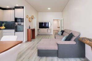 Smart TV - Central Decor Flat | Balcony by HostWise (Porto)