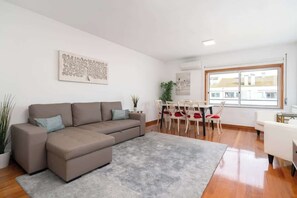 Smart TV - Spacious Escape Near the Beach by Host Wise (Matosinhos)