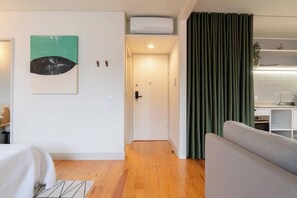 Interior - Heart of Guimarães Studio by HostWise (Guimarães)