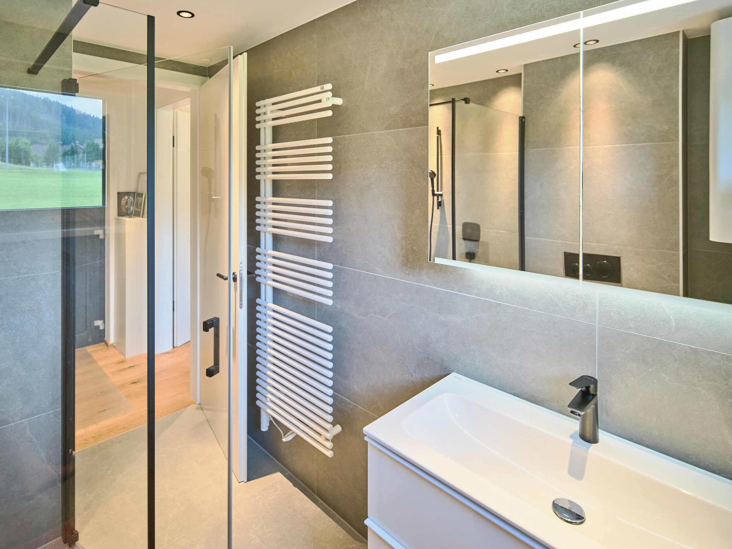 Comfort Chalet, 2 Bedrooms, Jetted Tub, Mountain View | Bathroom | Shower, hair dryer, towels, toilet paper