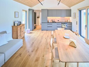 Comfort Chalet, 2 Bedrooms, Jetted Tub, Mountain View | Private kitchen | Fridge, oven, stovetop, coffee/tea maker
