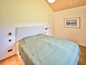 Chalé conforto, 2 quartos, banheira de hidromassagem, vista para a montanha | 2 quartos, Wi-Fi de cortesia, roupa de cama