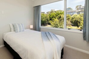 5 bedrooms, iron/ironing board, WiFi