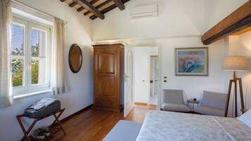 Luxury-Zimmer, Balkon, Hügelblick