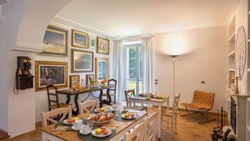 Tägliches inbegriffenes Frühstücksbuffet