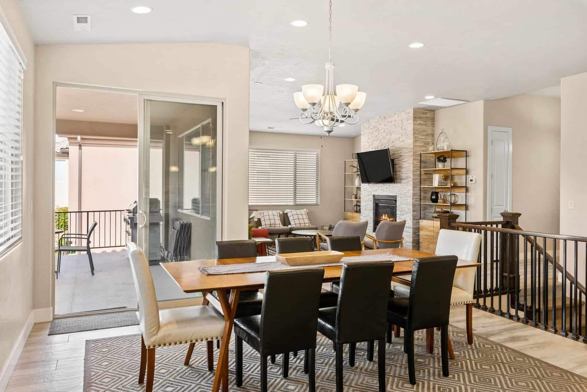 บ้านพัก, หลายห้องนอน | ร้านอาหาร