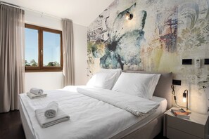 4 bedrooms, in-room safe, iron/ironing board, free WiFi