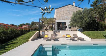 Villa Casa Veritas with pool for 8 guests, quiet location, near Porec