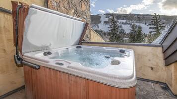 Condo, 4 Bedrooms | Outdoor spa tub