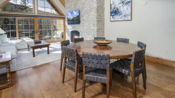 Condo, 4 Bedrooms | Dining