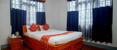 Deluxe Double Room, Mountain View | Desk, laptop workspace, iron/ironing board, free WiFi