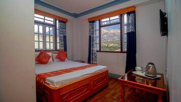 Doppia Deluxe, vista montagna | Una scrivania, postazione laptop, ferro/asse da stiro, Wi-Fi gratuito