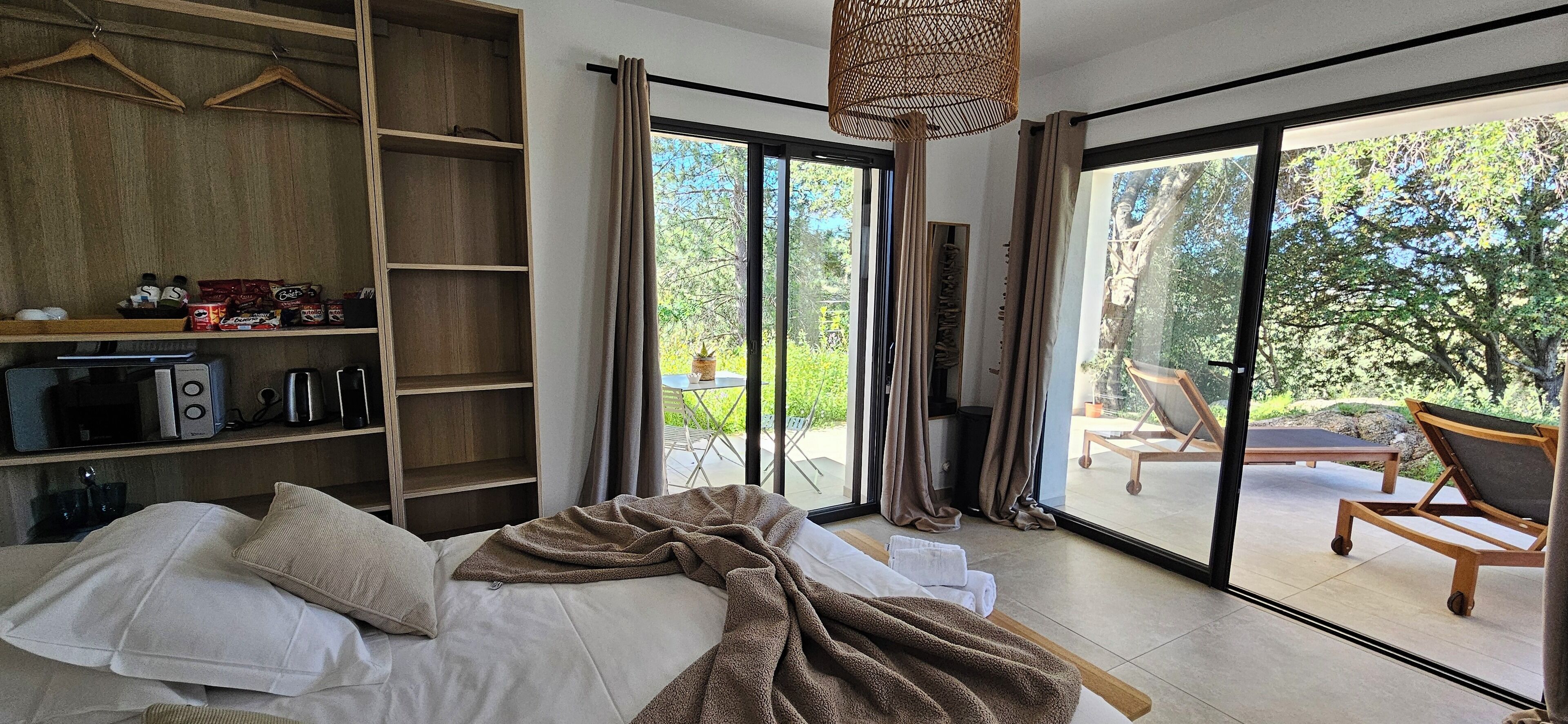 Literie de qualité supérieure, matelas Select Comfort, minibar