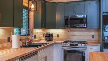 KylskÄp, mikrovÄgsugn, ugn och spishÀll