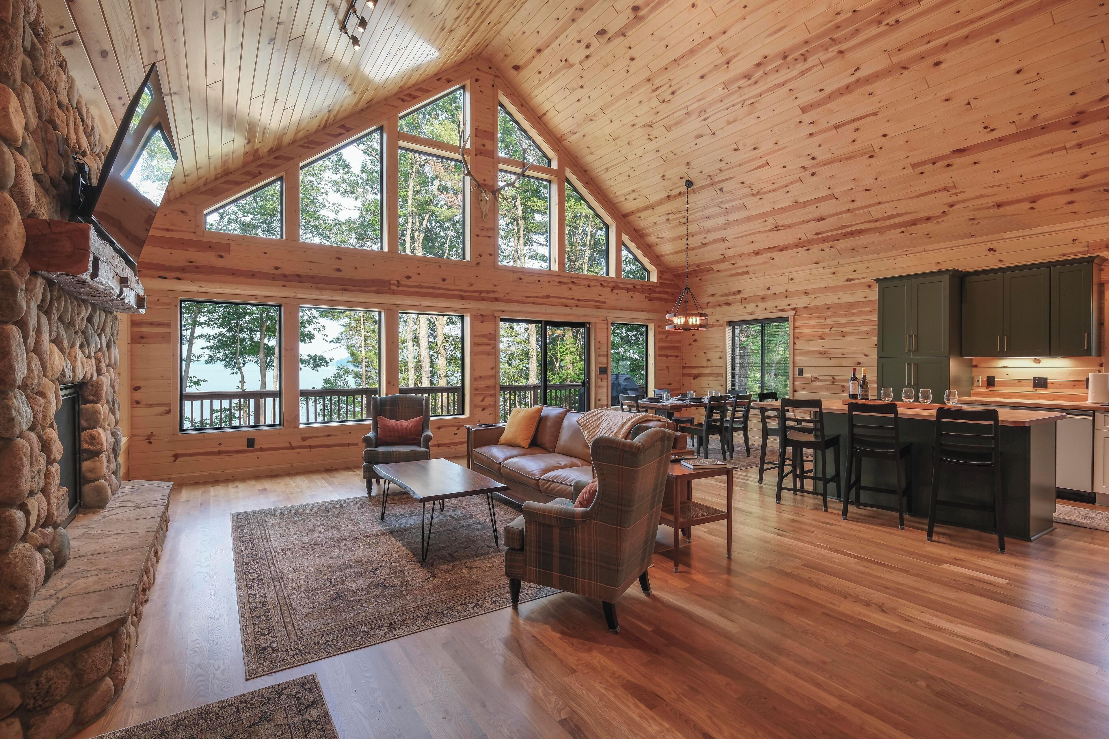 Télévision, cheminée, jeux vidéo, baby-foot