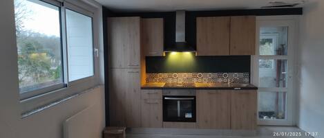 ميكروويف، فرن، موقد طهي مسطح، غسالة أطباق